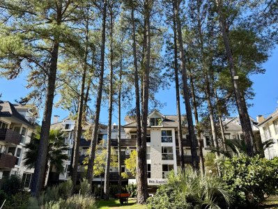 Venta Apartamento de tres dormitorios y dos garajes en Barrio Privado