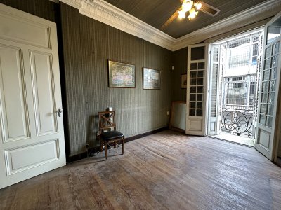 Venta Apartamento de 3 dormitorios en Ciudad Vieja-Oportunidad Vivienda ó Empresa