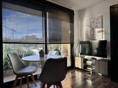 Alquiler apto amoblado en Carrasco, con cochera y amenities. 