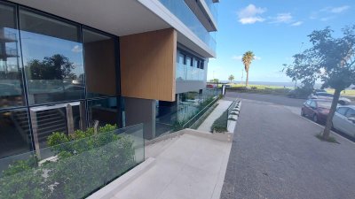 Venta apartamento en edifico premium de dos dormitorios y garaje: Punta Carretas.