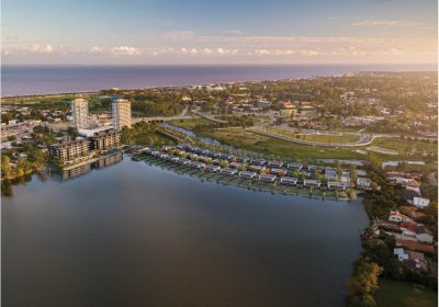 Venta de apartamento, Villa de 4 dormitorios con jardín y vista al Lago en Marinas Carrasco