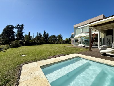 Venta Casa en Marina de Santa Lucía, con 1644 m2 de terreno, 274 edificado y doble muelle.