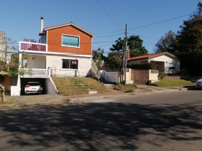 CASA PH EN VENTA CON APARTAMENTO BARRIO IPORA 