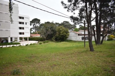 TERRENO EN VENTA PUNTA DEL ESTE APTO PARA EDIFICACION DE ALTURA