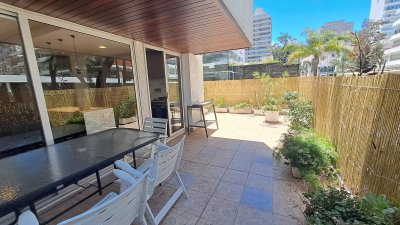 Alquiler temporario Apartamento de 2 dormitorios en Península, Punta del Este.
