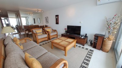 Venta y Alquiler Apartamento de 2 dormitorios en Playa Mansa, Punta del Este