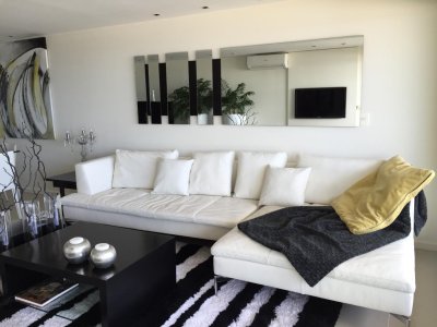 Venta Apartamento de 3 dormitorios en Playa Brava, Punta del Este.