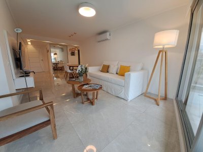 Alquiler Invernal Apartamento de 2 dormitorios en Miami Bv. Playa Mansa, Punta del Este