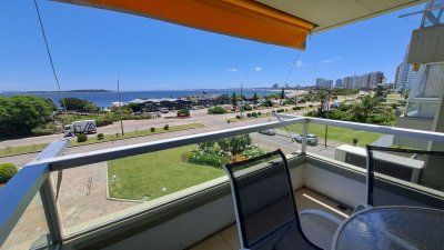 Alquiler temporario Apartamento 3 dormitorios frente al mar en Playa Mansa, Punta del Este