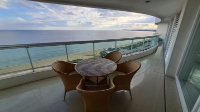 Alquiler Apartamento 3 dormitorios en Playa Mansa, Punta del Este.