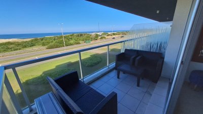 Venta Apartamento 2 dormitorios y dep en primera linea Playa Brava, Punta del Este.