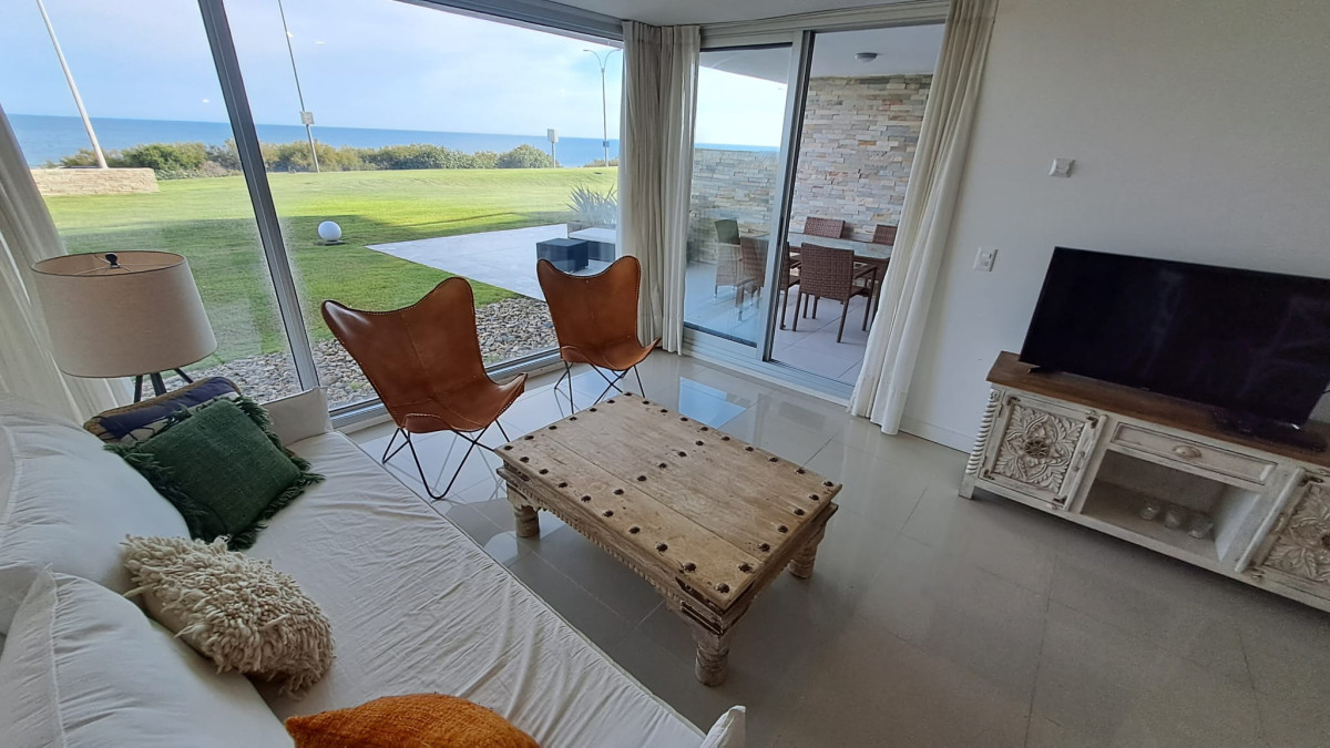 Venta Apartamento 2 dorm frente al mar en Playa Mansa, Punta del Este