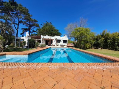 Alquiler Temporario Casa de 4 dormitorios en Rincón del Indio, Punta del Este.