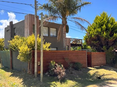 Venta Casa de 3 dormitorios en Brio. Buenos Aires, Manantiales Punta del Este.