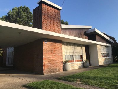 Alquiler temporario Casa de 3 dormitorios en Pinares, Punta del Este.