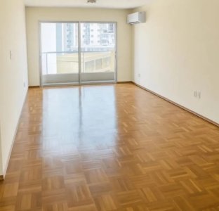 Venta Apartamento 3 Dormitorios Pocitos con balcon y cochera