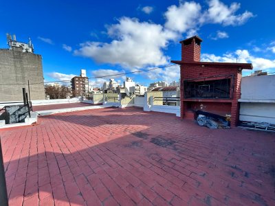 Venta Apartamento 2 Dormitorios Centro con Azotea Parrillero