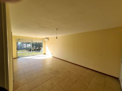 Alquiler Apartamento 2 Dormitorios y Cochera Barra de Carrasco