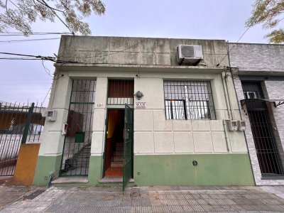 Venta Apartamento tipo Casa La Teja con Patio y Parrillero