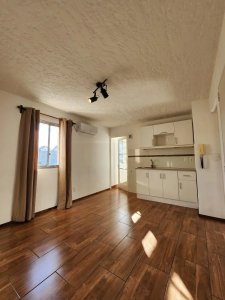 Venta Apartamento 1 Dormitorio Aguada con balcón y cochera 