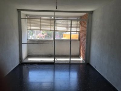 Alquiler Apartamento 3 Dormitorios Barrio Sur con balcon 