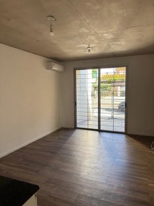 Alquiler Apartamento 1 Dormitorio Pocitos con patio y cochera