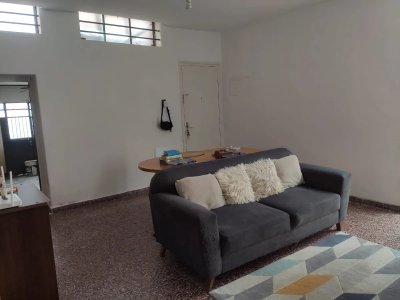 Alquiler Apartamento 2 Dormitorios Pocitos con patio y azotea
