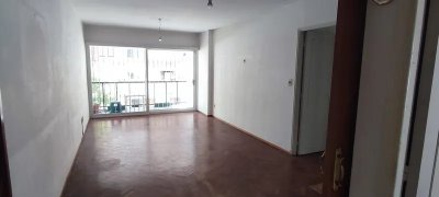 Venta Apartamento 3 Dormitorios Pocitos con balcon