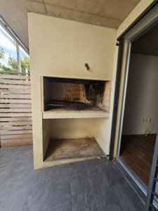 Alquiler Apartamento 1 Dormitorio Pocitos con patio y cochera