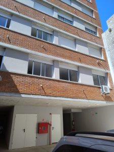 Alquiler Apartamento 2 Dormitorios Centro Balcon y Cochera