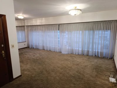 Alquiler Apartamento 3 Dormitorios Villa Biarritz con balcón 
