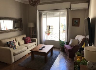 Venta y Alquiler Apartamento 2 Dormitorios Centro con balcon