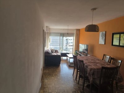 Venta Apartamento 3 Dormitorios Centro con balcon y cochera