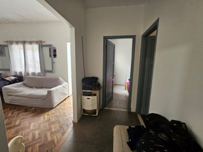 Venta con Renta 7,6% 2 Dormitorios Perez Castellano con Patio