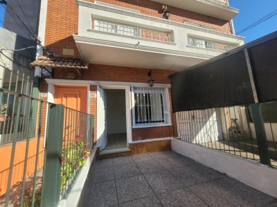 Alquiler Casa 2 Dormitorios Buceo con patio y azotea