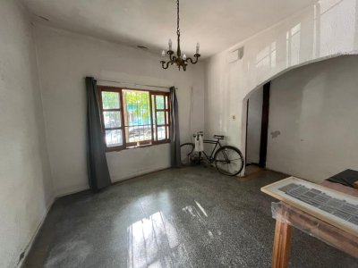 Venta Casa 2 Dormitorios Pocitos con patio 