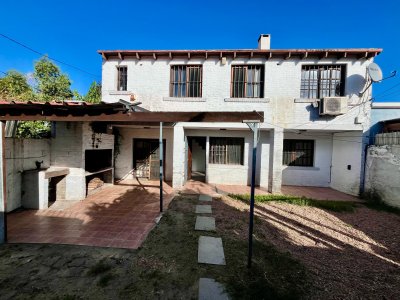 Venta con Renta Casa 3 Dormitorios Solymar Sur Parrillero y Cochera