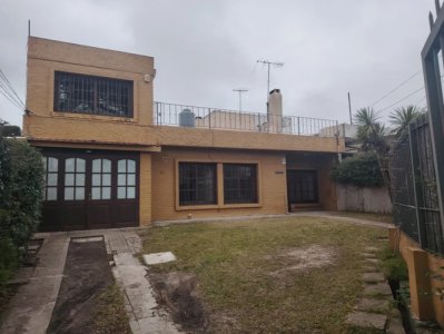 Venta y Alquiler Casa 3 o 4 Dormitorios Carrasco con Garaje y Patio