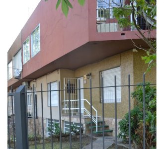 Alquiler Casa 2 Dormitorios Malvin con patio y cochera