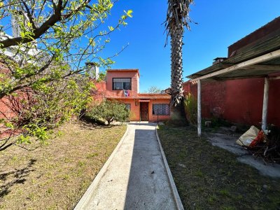 Casa con Terreno Venta 3 Dormitorios Patio Cochera La Teja