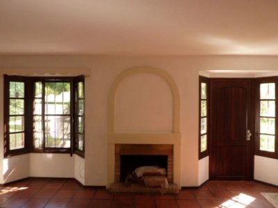 Alquiler Casa 3 Dormitorios Punta Gorda con patio y cochera