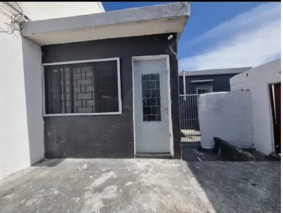 Alquiler Casa 1 Dormitorio Capurro con patio y parrillero