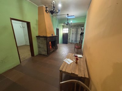 Venta Casa 3 Dormitorios Con Galpón de 15 X 8 La Comercial