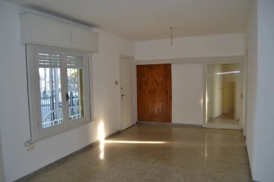 Alquiler Casa 2 Dormitorios Malvin con patio y cochera