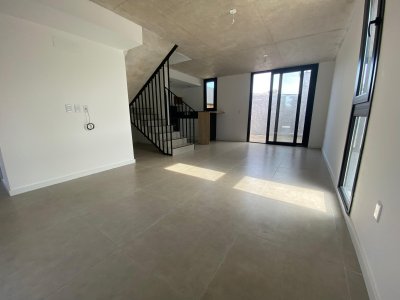 Venta Casa 3 Dormitorios Carrasco Norte con Patio y Cochera