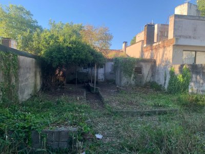 Venta Terreno con Casa a Reciclar Malvin Sur Inversion