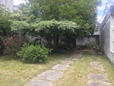 Venta Terreno con Casa a Reciclar Malvin Sur Inversion