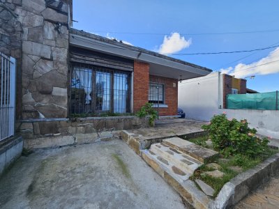 Venta Casa 2 Dormitorios Barbacoa Perez Castellano