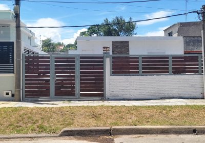Venta Casa 2 Dormitorios Prado con patio y garaje