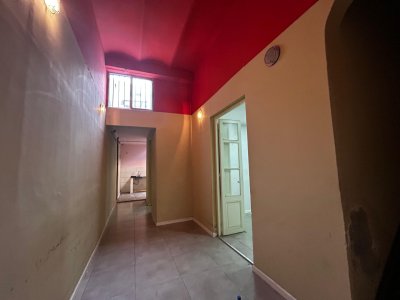 Venta con Renta Casa 5 Dormitorios La Comercial Inversion